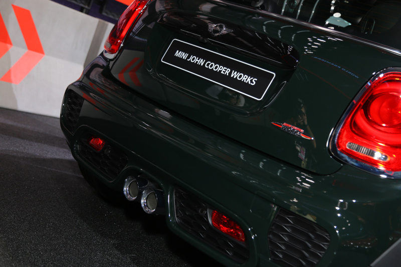 Illustration for article titled The 2015 Mini John Cooper Works: 228 HP And Bonkers Looks For $30,600